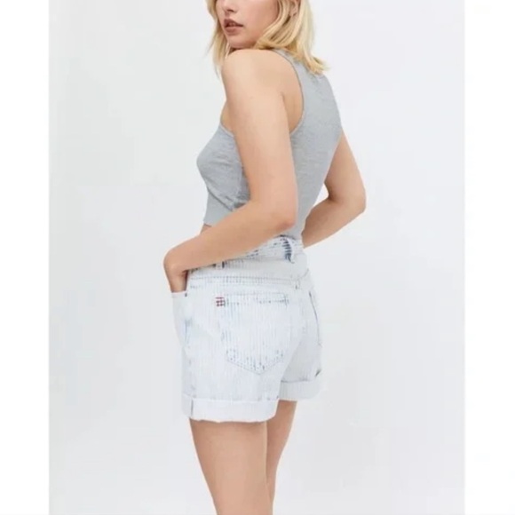 Urban Outfitters BDG High Rise Mom Denim Shorts in Faded Stripe Size 29 - Picture 1 of 11